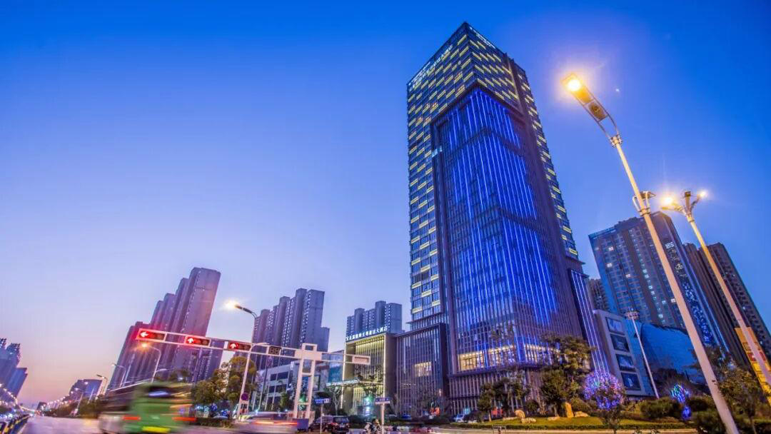 Hospitality tower with illuminated architectural identity